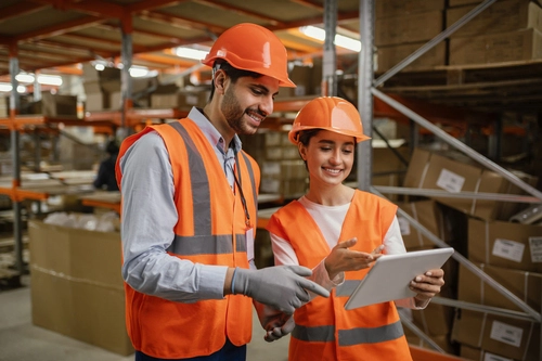 profissionais preenchendo Plano de inspeção de qualidade